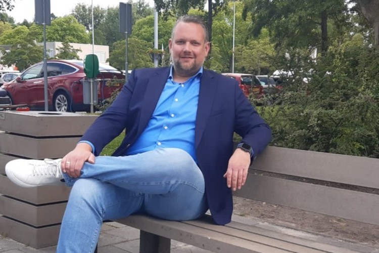 Blij met de steun van een nieuwe Vriend