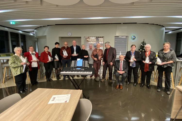 Sfeervol Kerstoptreden van CantoRei De Dollert in Ommelander Ziekenhuis
